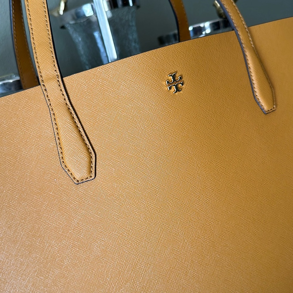Tory Burch blake saffiano tote - Picture 3 of 5